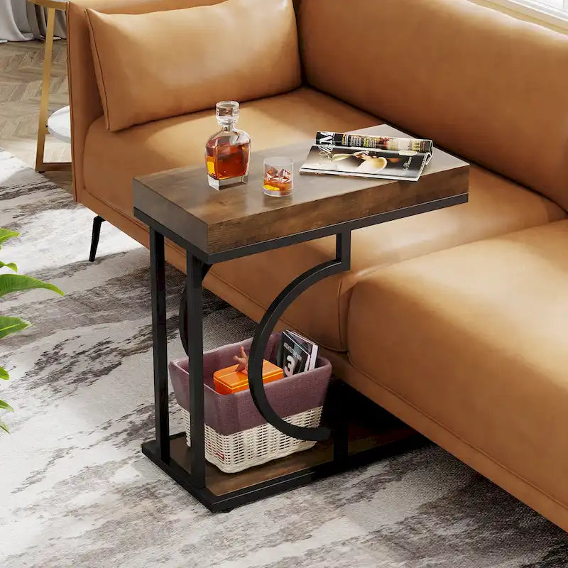 Table d'appoint en forme de C en faux marbre avec cadre en métal doré