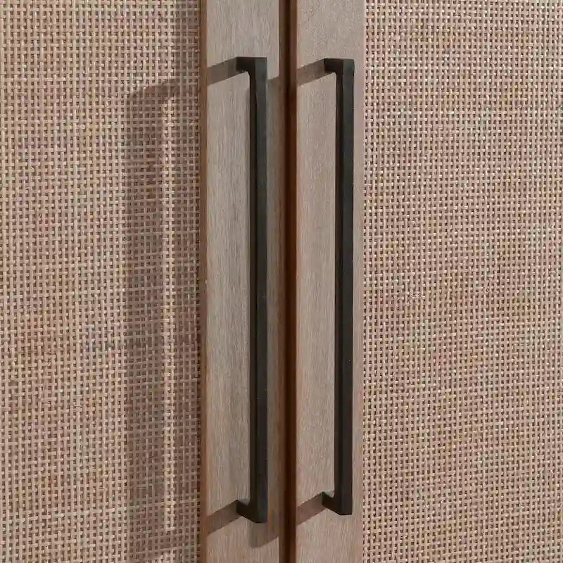 Buffet en bois de manguier avec panneaux de porte en cannage couleur taupe